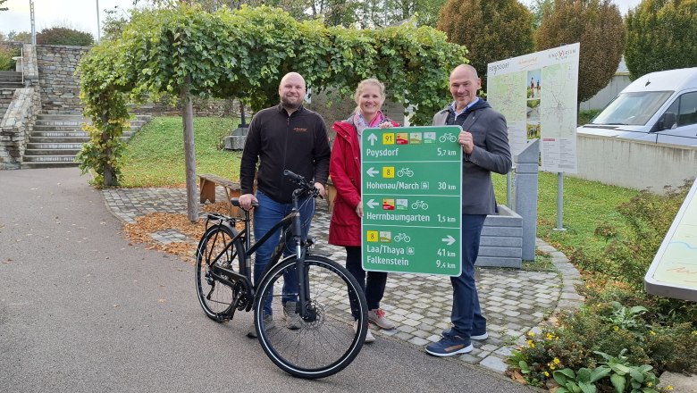 Die Neubeschilderung startet auf den Radrouten rund um Poysdorf., © Weinviertel Tourismus