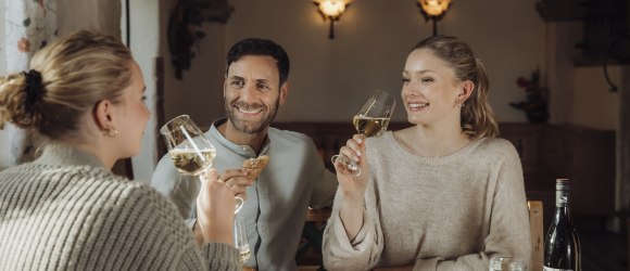 Heurigenbesuch, © Weinviertel Tourismus / Sophie Menegaldo