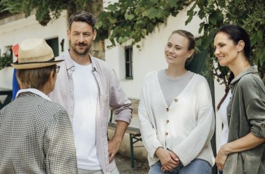 Kellergassenführung, © Weinviertel Tourismus / Sophie Menegaldo