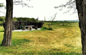 Sitzmöglichkeit am Hahnberg, © Weinstraße Weinviertel