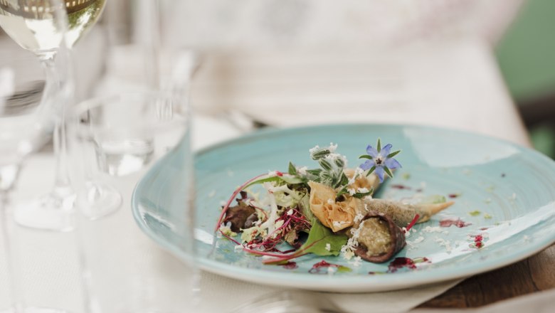 Blunzenspitz mit Melanzani-Kaviar und Pflücksalat, © Niederösterreich Werbung/Michael Reidinger