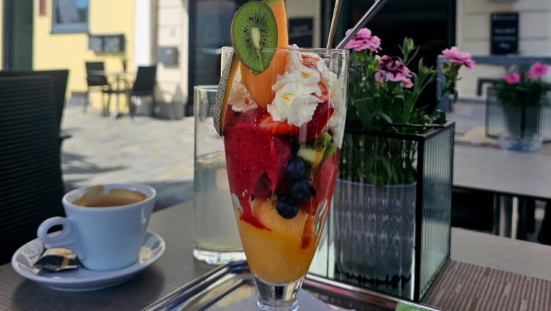 Erfrischende Eisbecher auf der Terrasse genießen, © R. Freitag