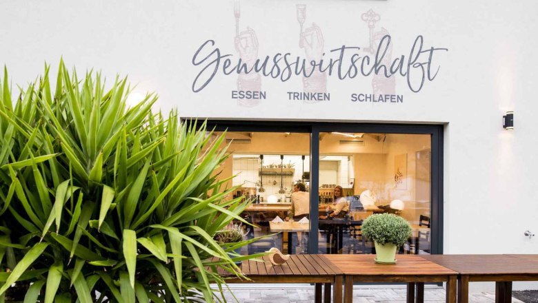 Schönes Ambiente drinnen und draußen, © Genusswirtschaft