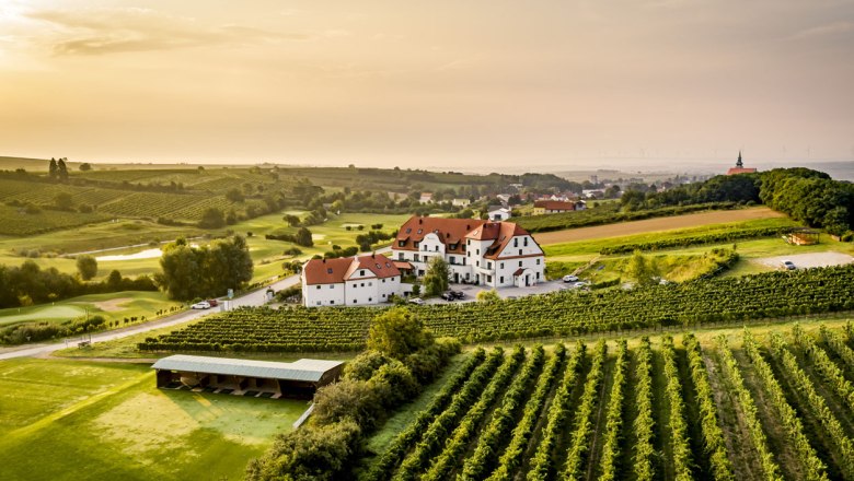 Hotel Neustifter inmitten der Weinberge, © Robert Herbst