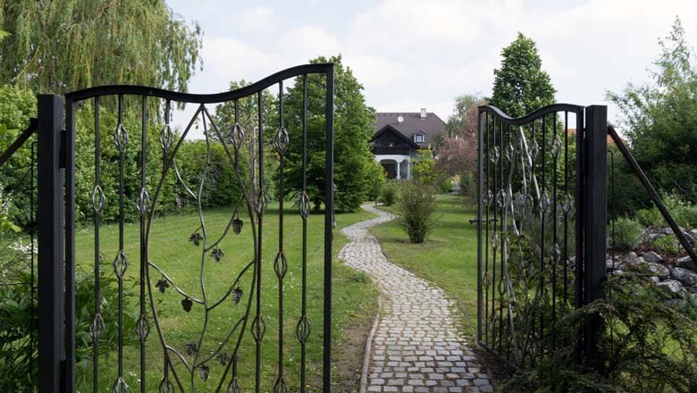 Tor zum Garten, © Leopold Pluschkowitz