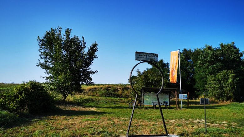 Radlerrast beim Zeißlkreuz, © Weinstraße Weinviertel