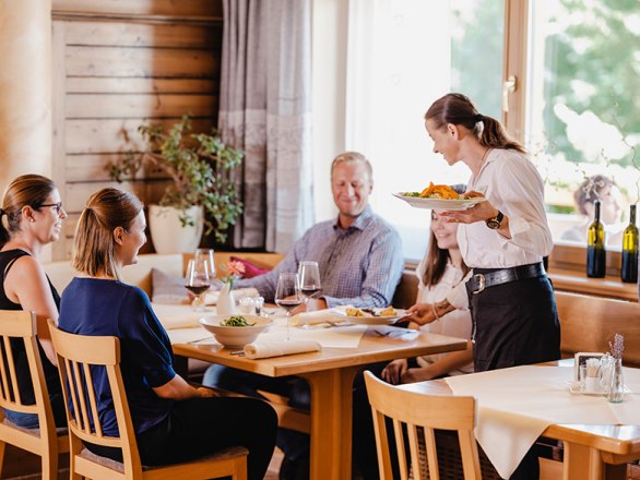 Genussvoll speisen im Hotel Neustifter, © Hotel Neustifter / Michael Reidinger