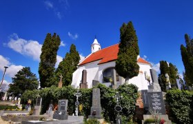 Kunigundenkirche mit Friedhof, © Weinstraße Weinviertel