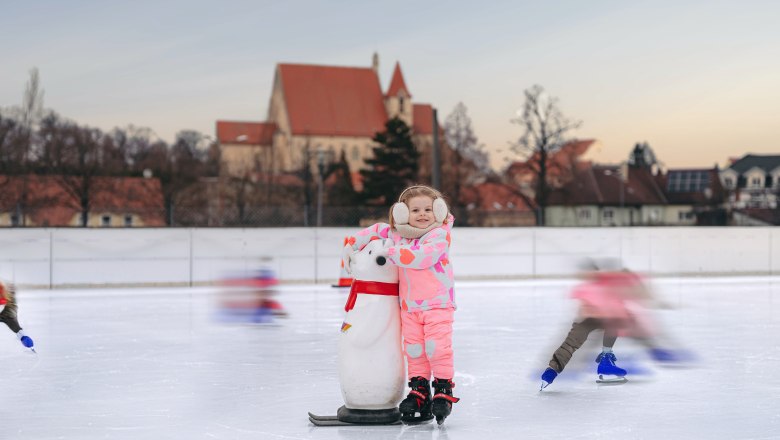 Kinder auf dem Eislaufplatz, © Martin Mathes