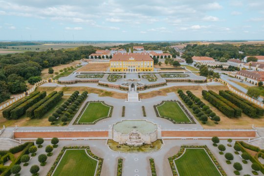 In die prunkvolle Welt des Barocks taucht man im Schloss Hof ein ..., © Weinviertel Tourismus / nadinechristine__