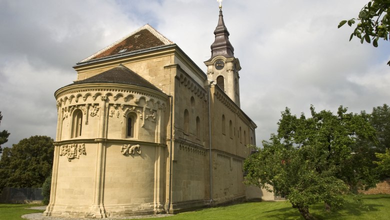 Steinerne Bibel - Romanische Kirche, © Marktgemeinde Grabern