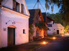 Die königliche Kellergasse von Dürnleis versprüht ihren Charme, © Weinstraße Weinviertel West