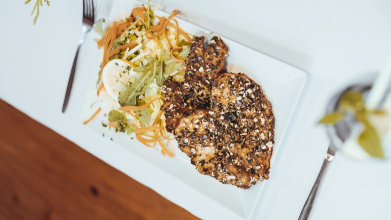 Hühnerschnitzel mit Kürbiskernpanade, © Niederösterreich Werbung/David Schreiber