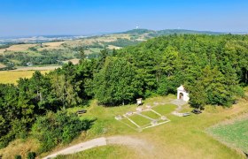 Blick vom Aussichtsturm auf einen Gebäudegrundriss, © Leiser Berge