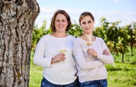 Kerstin & Nadine - Weingut Schüller, © Weingut Schüller/Joham