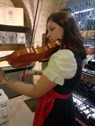 Adriana verzaubert mit ihrer Violine, © Gritsch