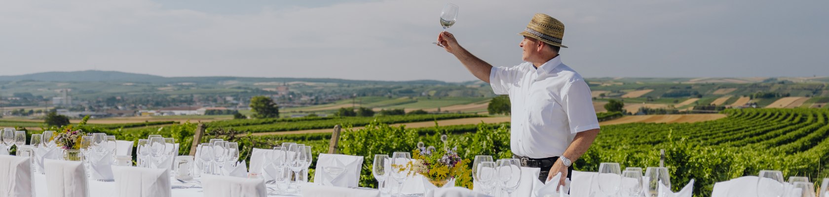 Tafeln im Weinviertel, © Weinviertel Tourismus / Creating Click