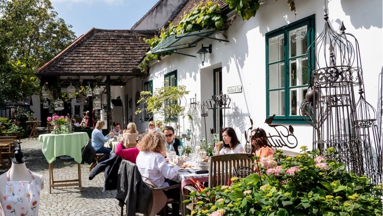 Malerischer Innenhof, © Robert A. Herbst