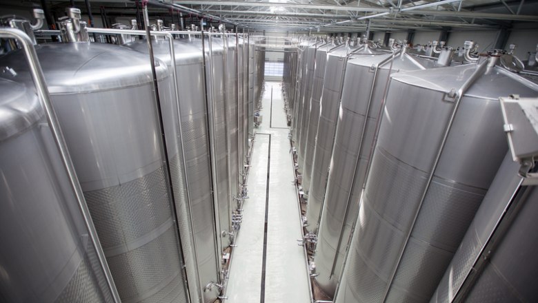 Die Weinhalle des größten Weingutes in Österreich, © Markus Kucera