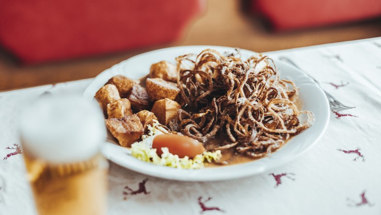 Zwiebelrostbraten mit Braterdäpfeln, © Niederösterreich Werbung/David Schreiber